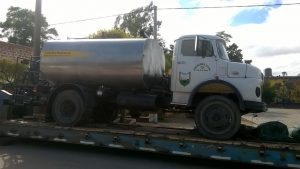 camion regador asfalto